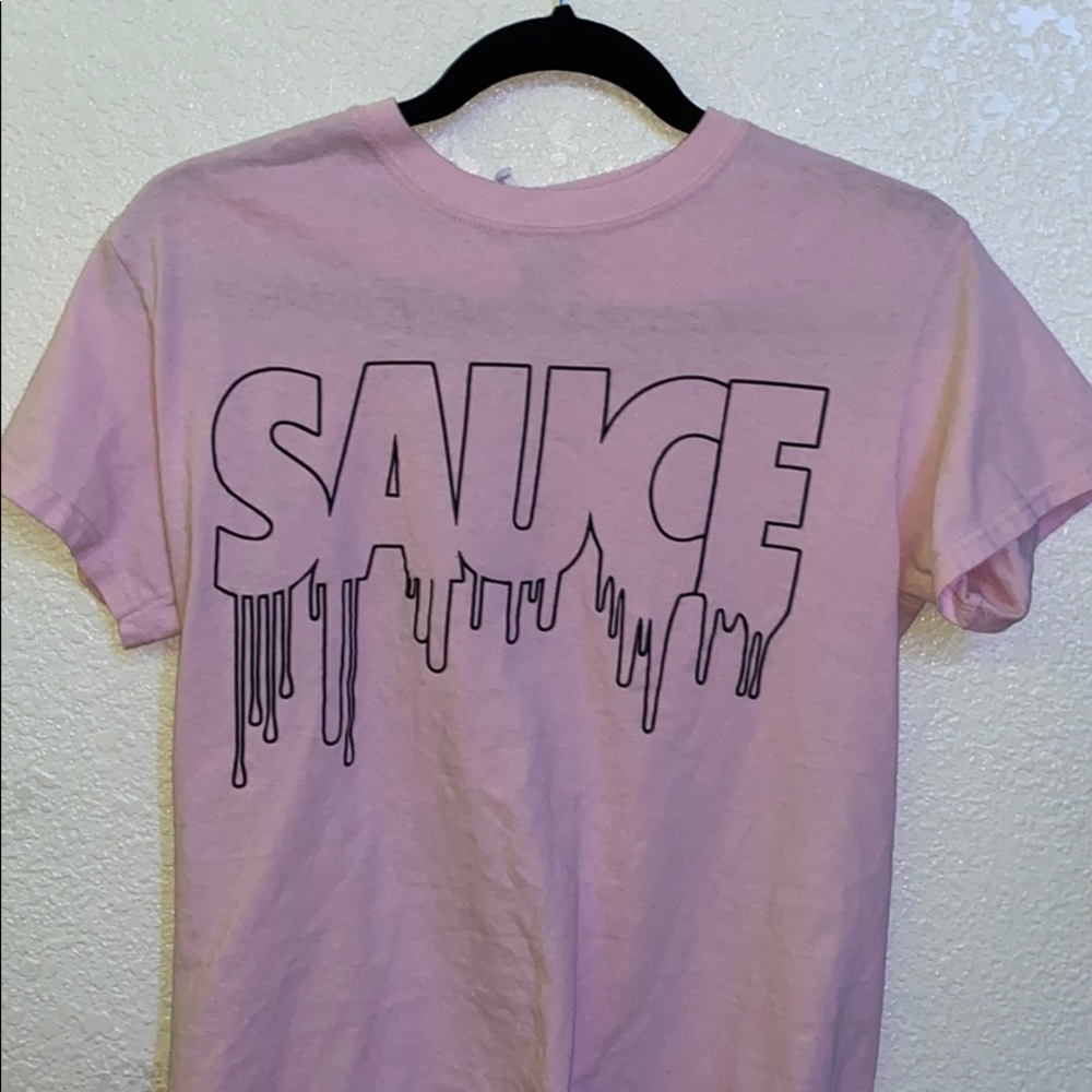 pink t shirt